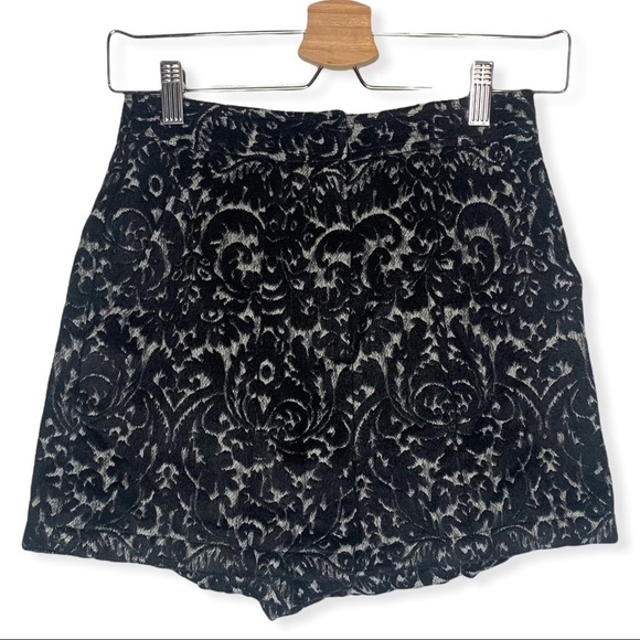 Free Press Black & Gray High Rise Wool Blend Brocade Jacquard Shorts Extra Small - Picture 2 of 7